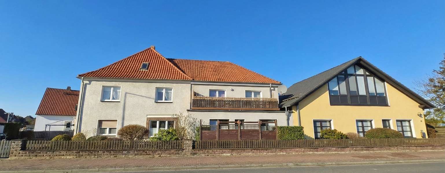 uetze-renditeimmobilie-4-familienhaus-doppelhaushaelfte-3-garagen