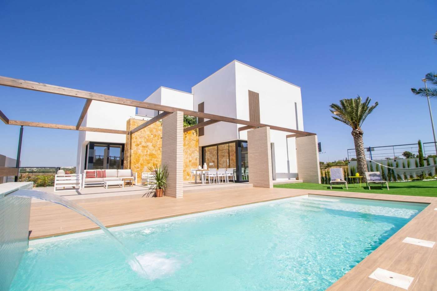 spanien-immobilien-campoamor-villa-flor-de-loto-mit-privatem-pool