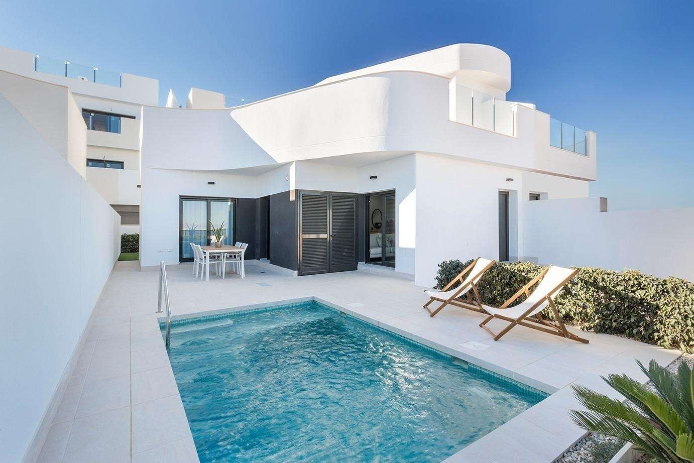spanien-immobilien-torrevieja-los-balcones-halb-freistehende-neubau-villa